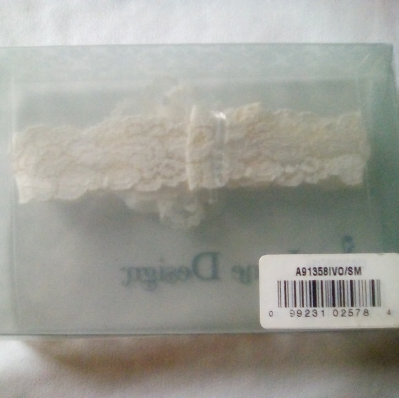 Vintage Ivy Lane Lace Wedding Garter OS - Picture 4 of 5